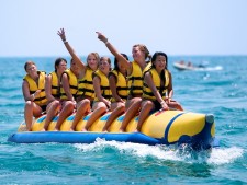 strand-lloret-de-mar-banana-boat