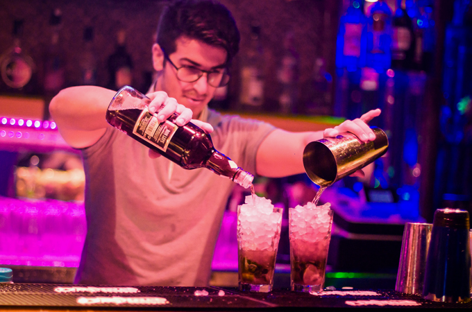 Chef Barkeeper mixt eure Cocktails aus Leidenschaft