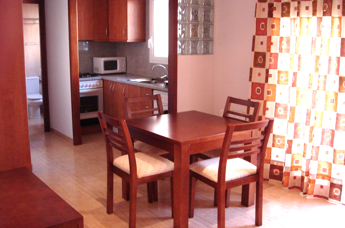 gemühtlicher Wohn- un Küchenbereich eines Apartments