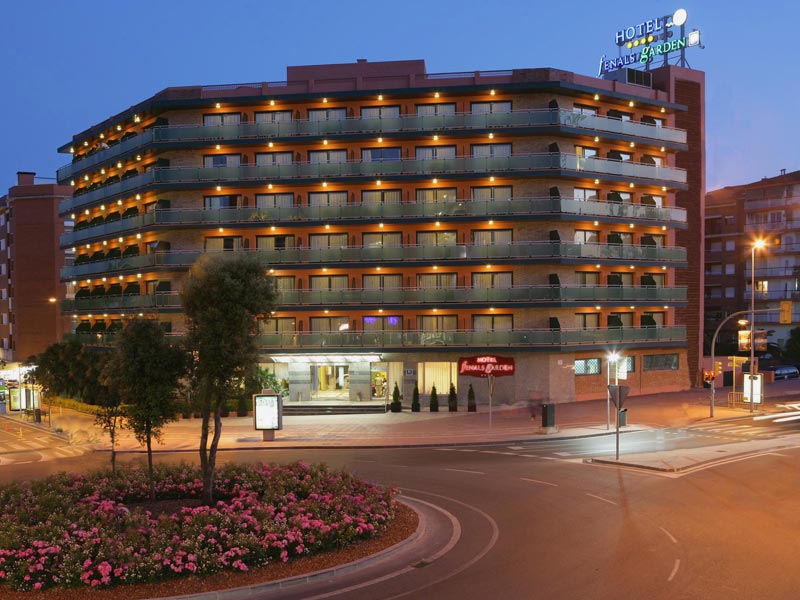 Eingangsbereich bei Nacht